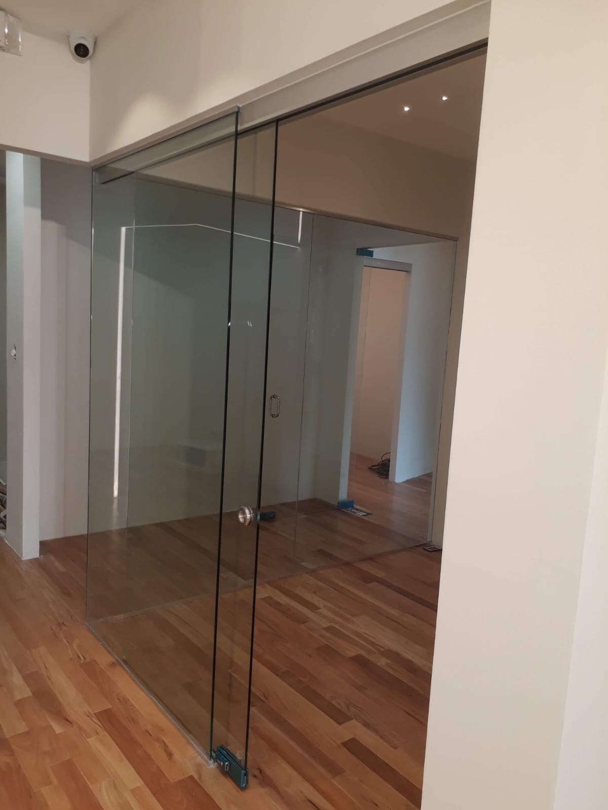 Fachadas de vidrio templado - Foto de Nixon López _ Web para negocios(1)