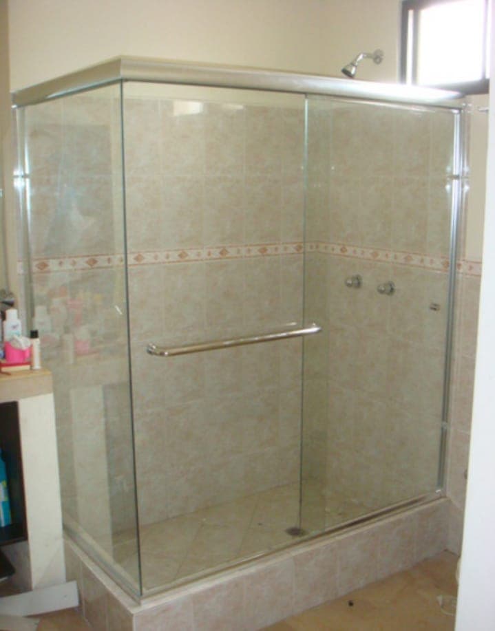 Puertas de baños - Foto de Nixon López _ Web para negocios(1)